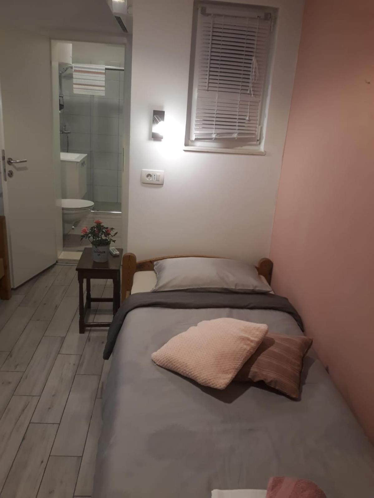 Apartments Marin Трогир Стая снимка