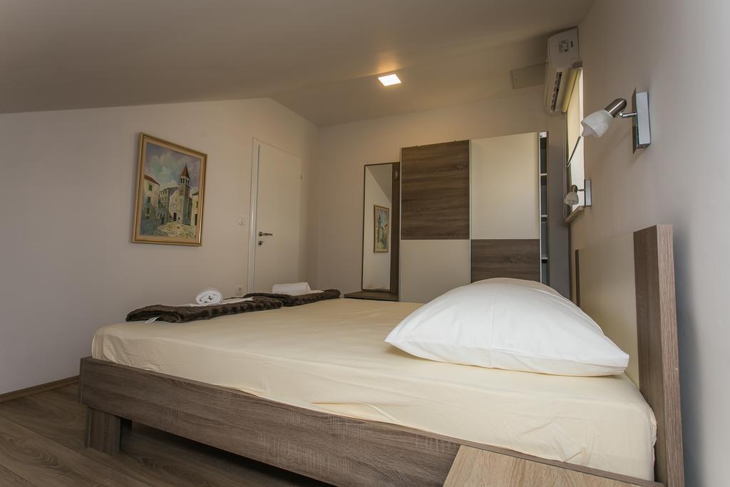 Apartments Marin Трогир Екстериор снимка