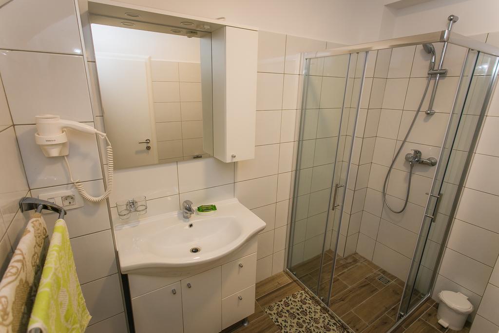 Apartments Marin Трогир Екстериор снимка
