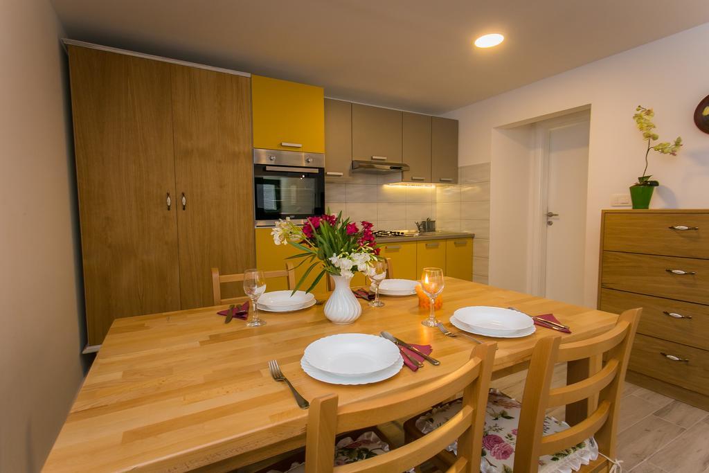 Apartments Marin Трогир Екстериор снимка